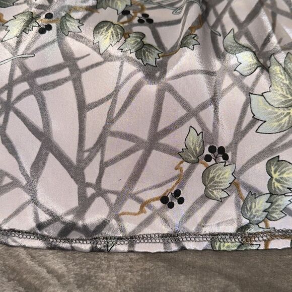 Gray Green 14 Vines and Branches Berry Print V Neck Peplum Long Sleeve Tunic - Picture 10 of 10